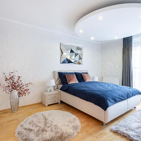 Beautiful Three Bedrooms Apartment With Free Parking Close To The Danube Coast Budapesta Exterior foto