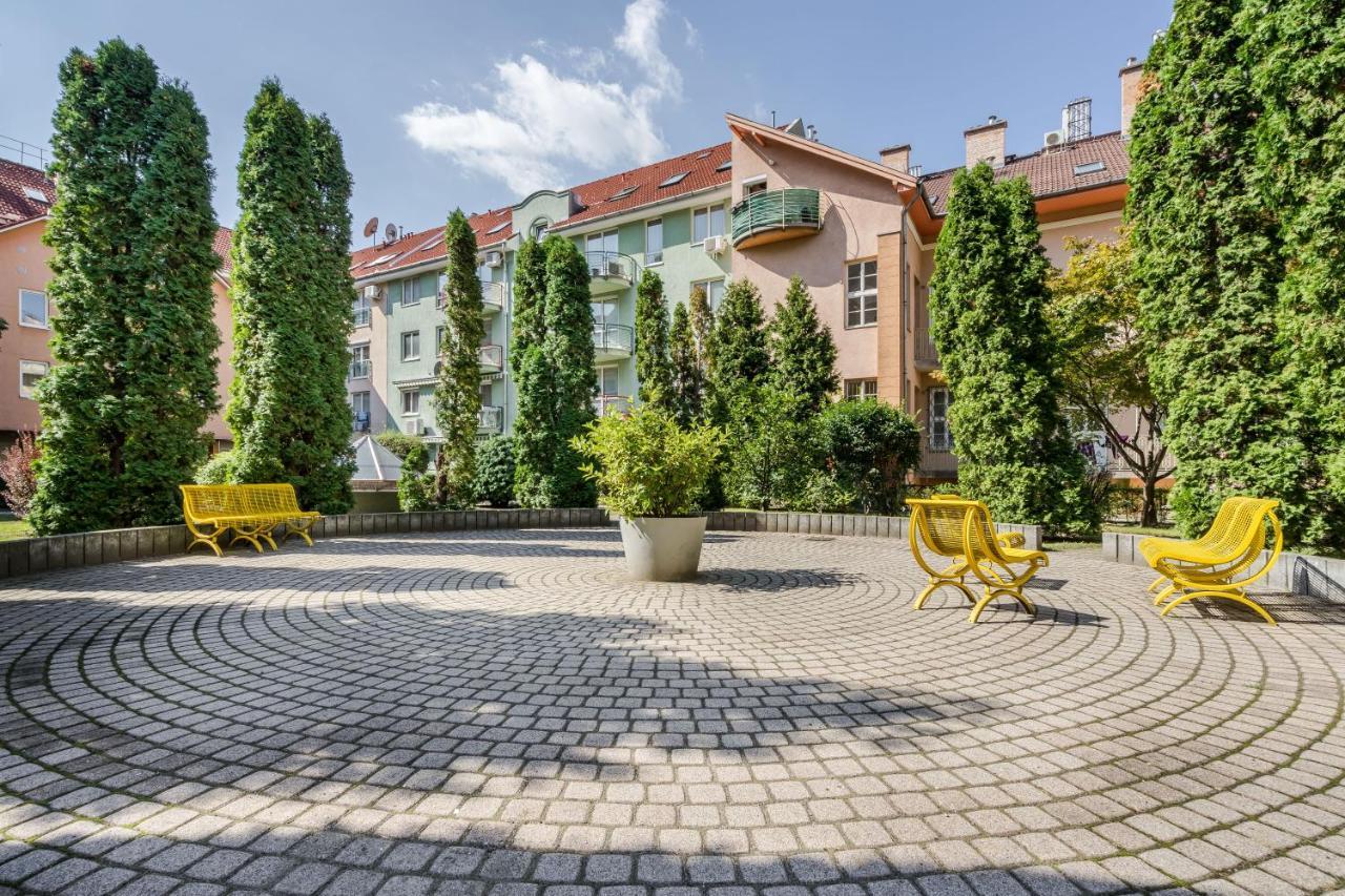 Beautiful Three Bedrooms Apartment With Free Parking Close To The Danube Coast Budapesta Exterior foto