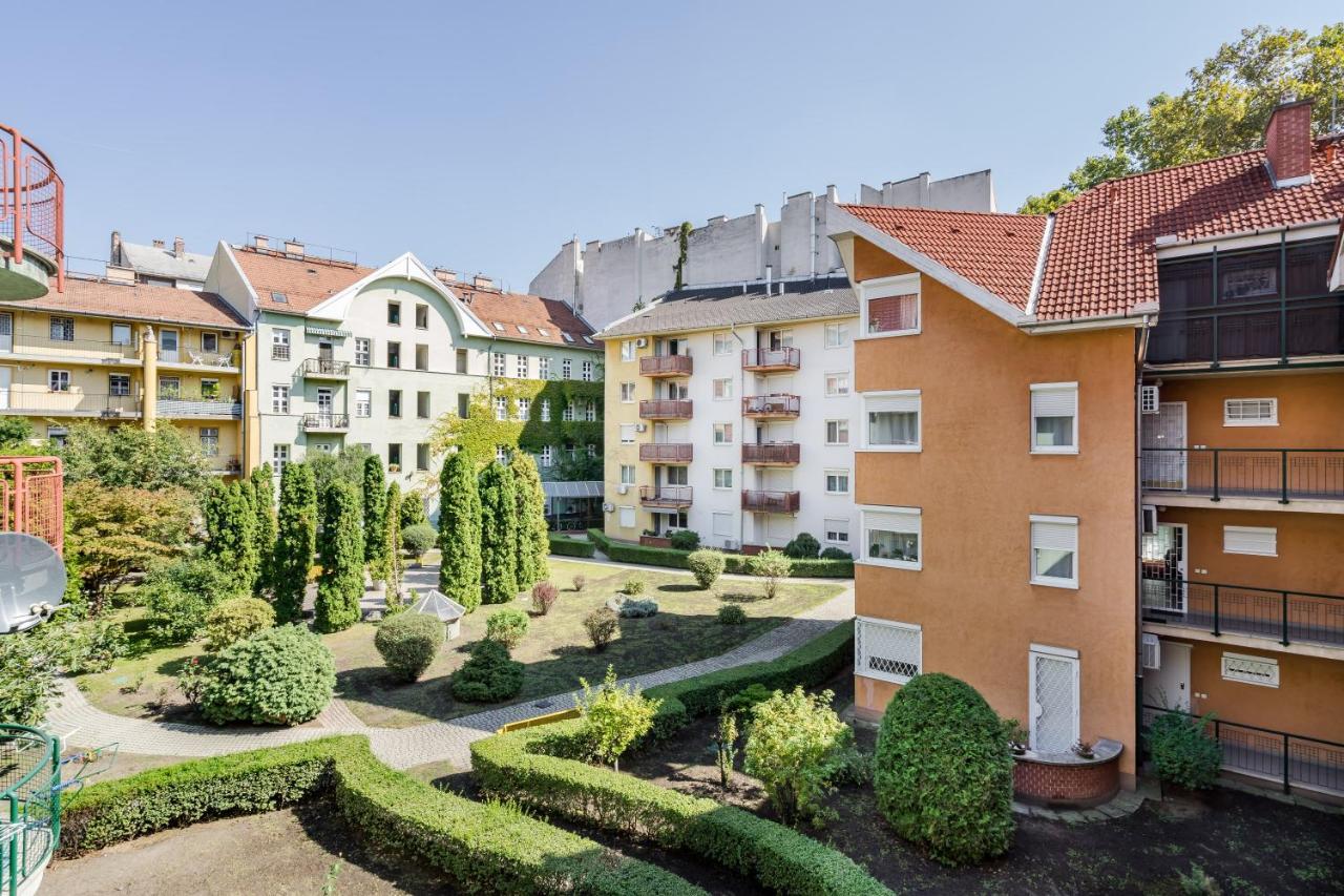 Beautiful Three Bedrooms Apartment With Free Parking Close To The Danube Coast Budapesta Exterior foto