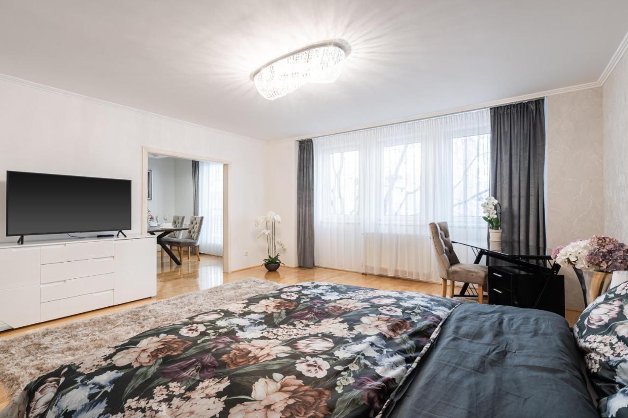 Beautiful Three Bedrooms Apartment With Free Parking Close To The Danube Coast Budapesta Exterior foto