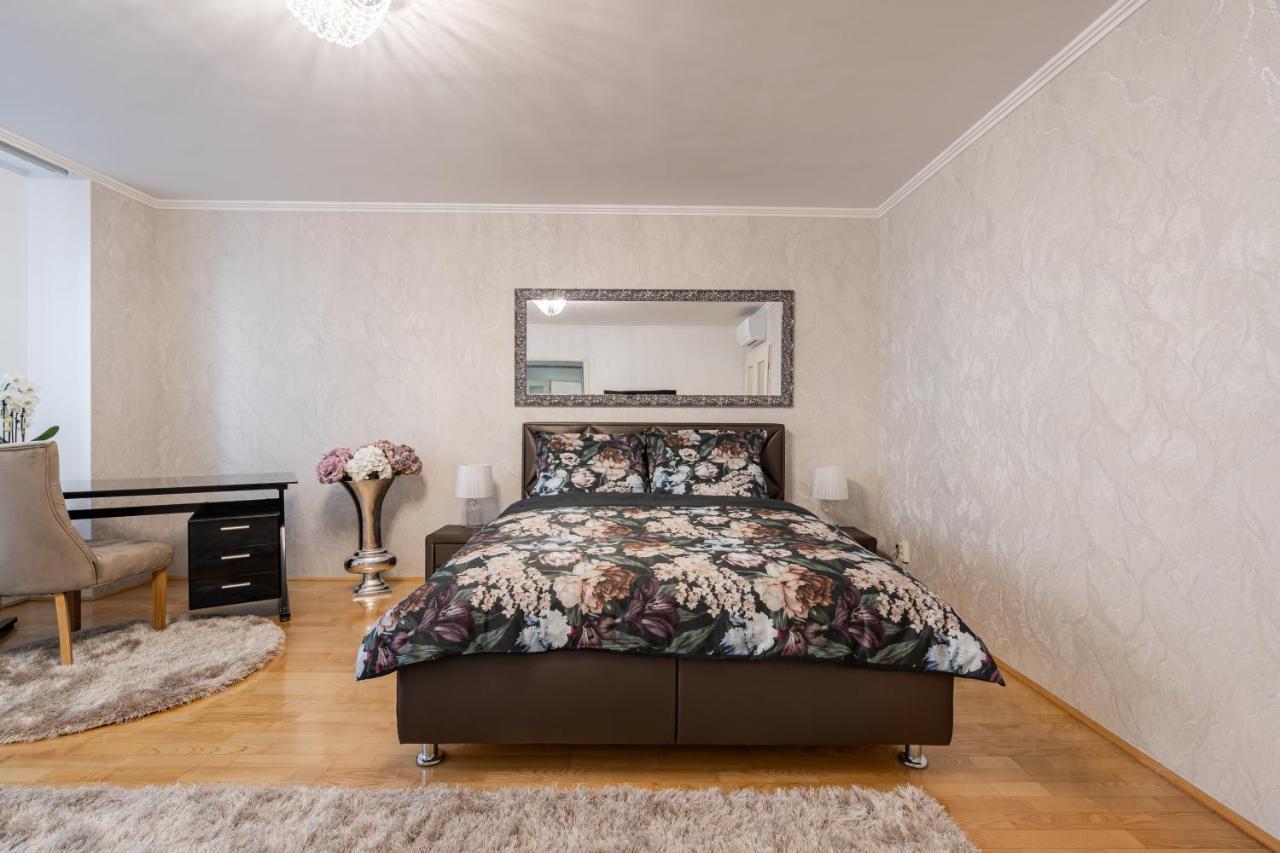 Beautiful Three Bedrooms Apartment With Free Parking Close To The Danube Coast Budapesta Exterior foto
