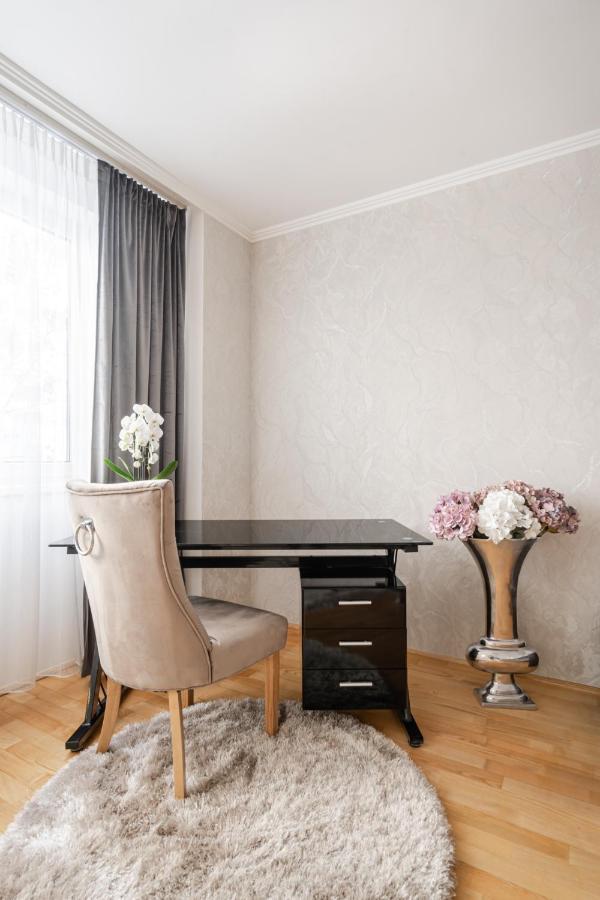 Beautiful Three Bedrooms Apartment With Free Parking Close To The Danube Coast Budapesta Exterior foto