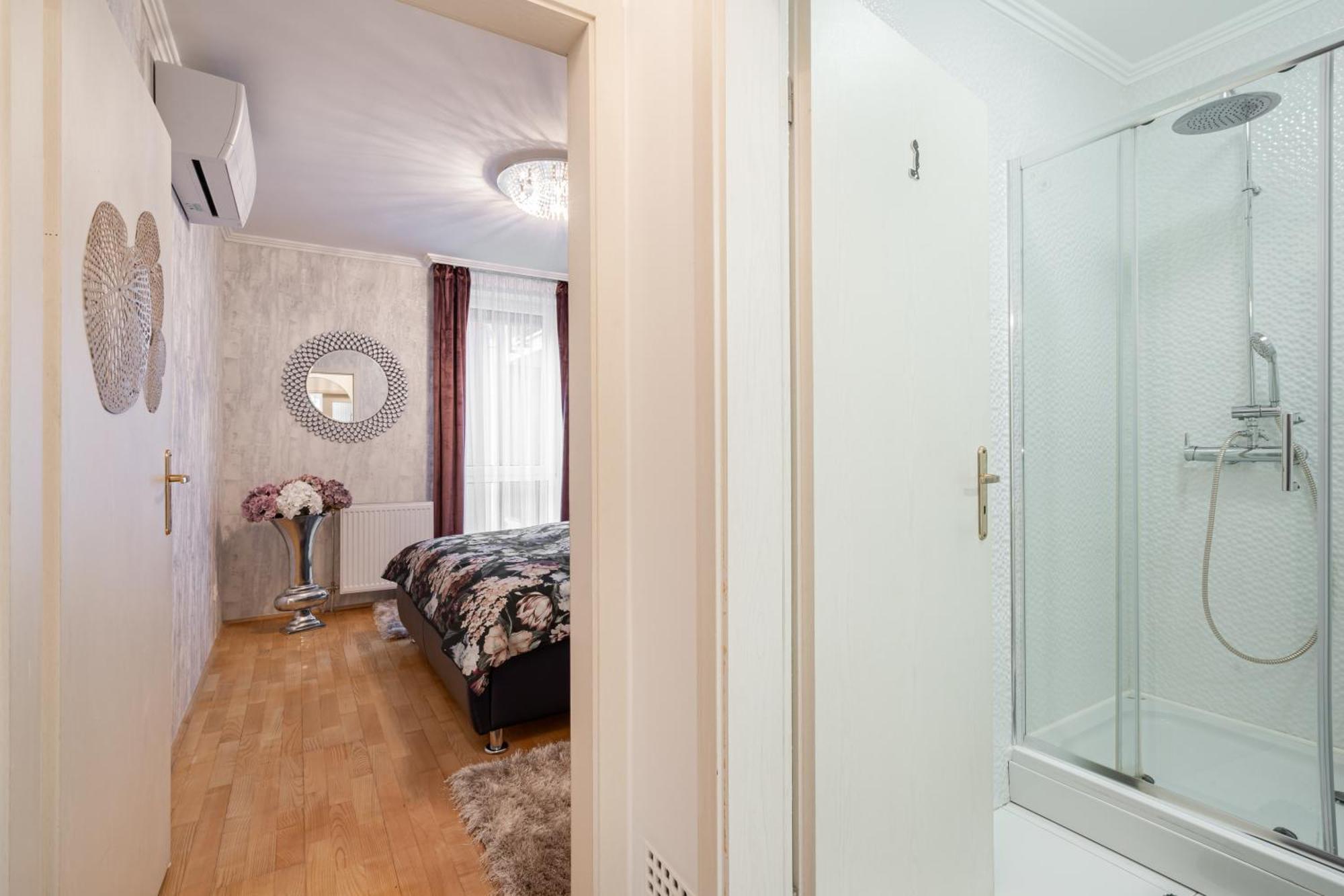 Beautiful Three Bedrooms Apartment With Free Parking Close To The Danube Coast Budapesta Exterior foto